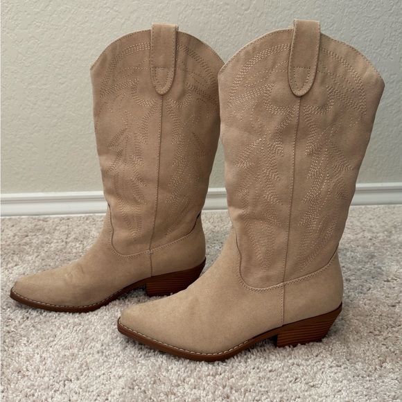 Madden Girl Redford Sand Suede Western Boots - Picture 3 of 6